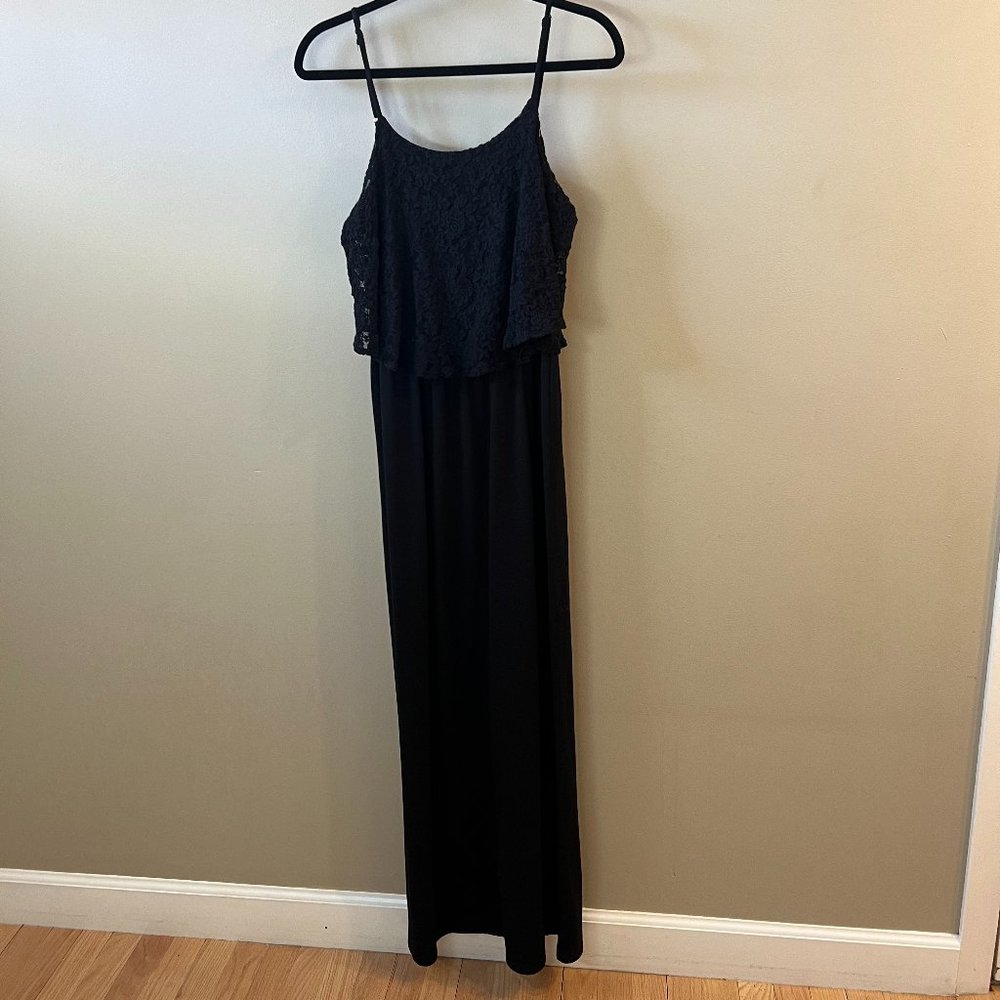 Black Flowy Lace Top Overlay Sleeveless Maxi Dress, size Medium.